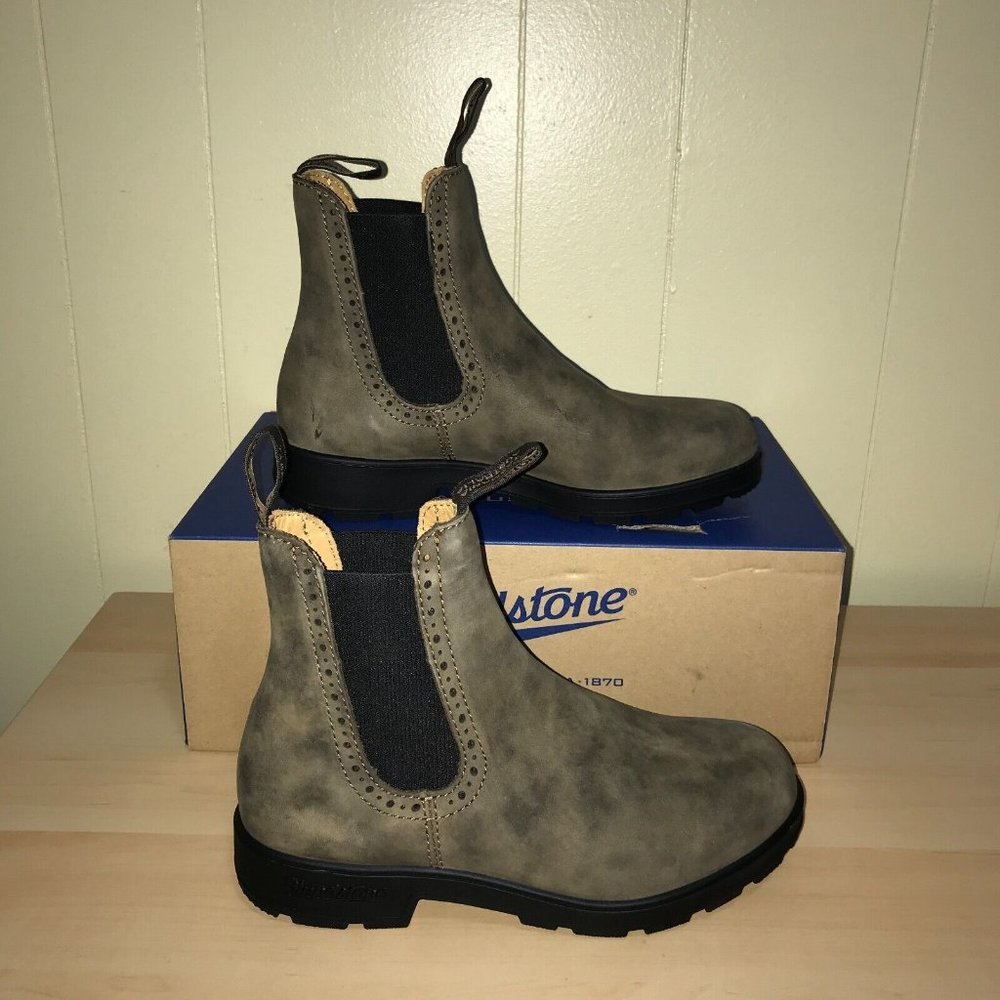 Blundstone Ankle Boots in Brown and Black